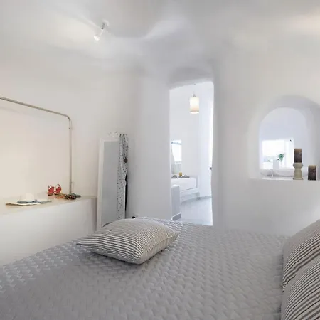 Elegant Santorini House 2 Bedroom Villa Caldera View-Outdoor Hot Tub Oia