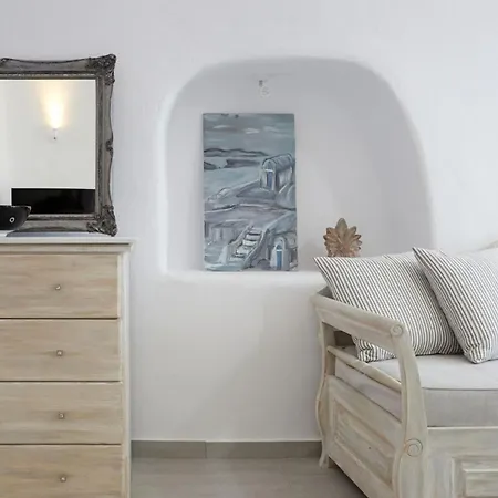 Elegant Santorini House 2 Bedroom Caldera View Hot-tub