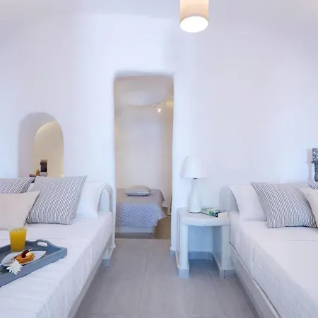 וילה Elegant Santorini House 2 Bedroom Caldera View Hot-tub