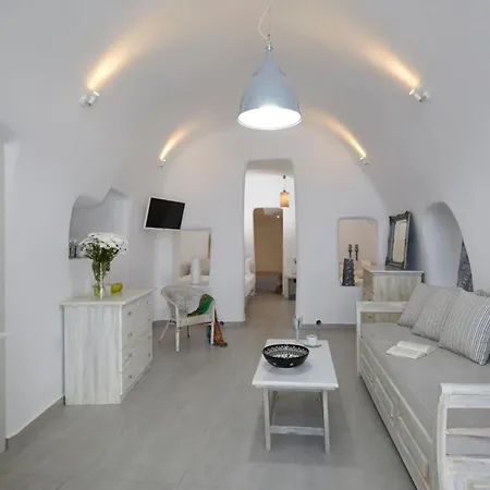 Villa Villa Celestia Oia Santorini Caldera Views Cave Hot Tub Sleeps 5 Tholos (Santorini)
