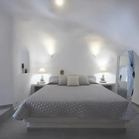 Celestia Oia Santorini Caldera Views Cave Hot Tub Sleeps 5 Villa *