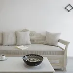 Elegant Santorini House 2 Bedroom Caldera View Hot-tub