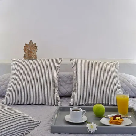 Villa Celestia Oia Santorini Caldera Views Cave Hot Tub Sleeps 5 *